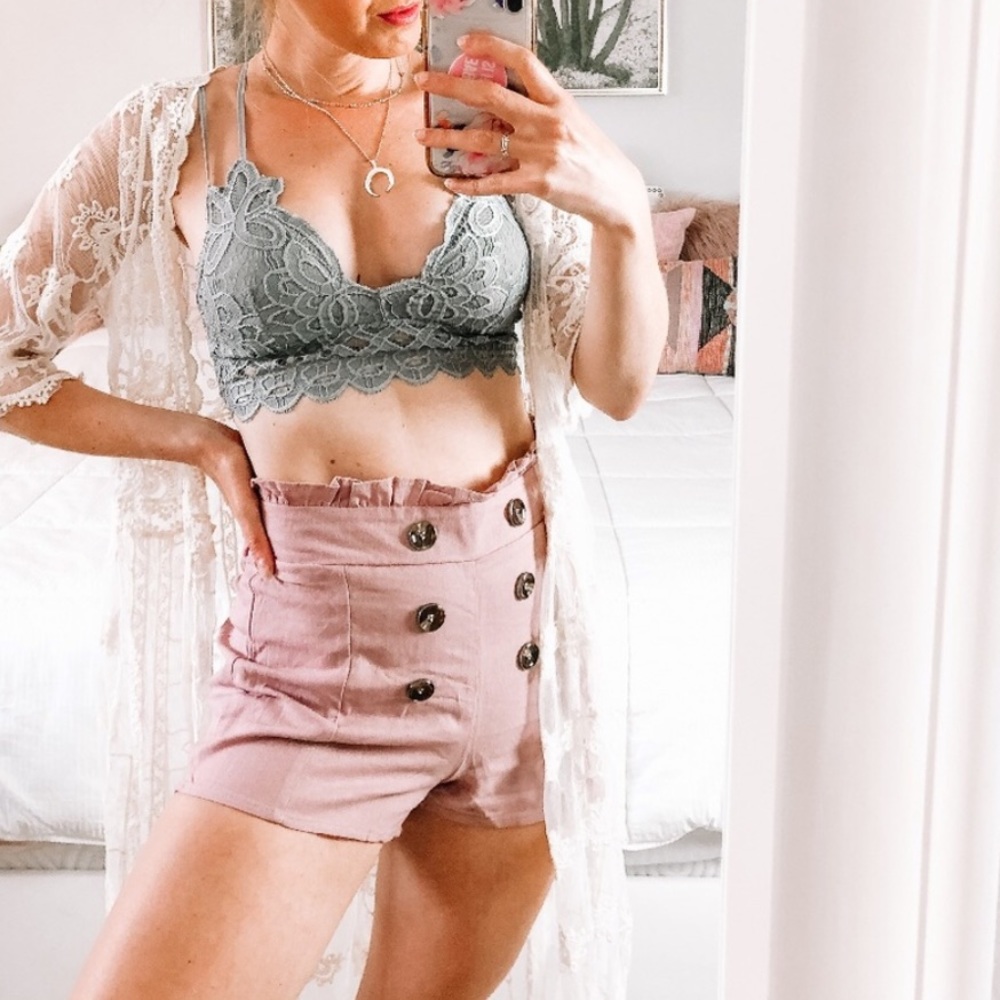 High Waist Ruffle Vintage Shorts - Picture 5 of 6